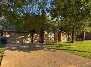 124 NE Brushy Mound Rd, Burleson, TX 76028