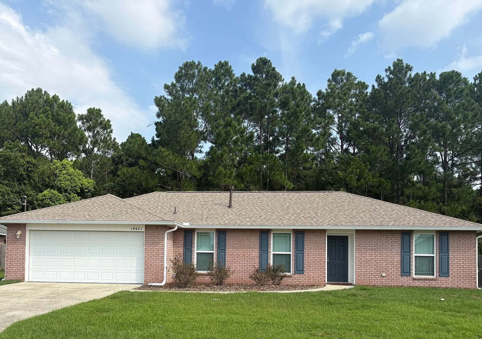 Spacious 3/2 Split Floor Plan with Flexible Living Space - Near NAS — Photo 1