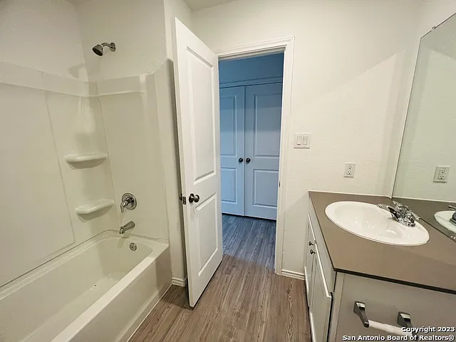 9268 James Bowie — Photo 17
