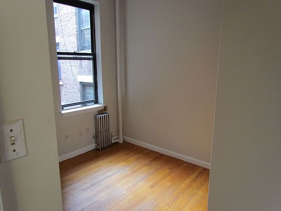3rd image of 210 Thompson St APT 6AN