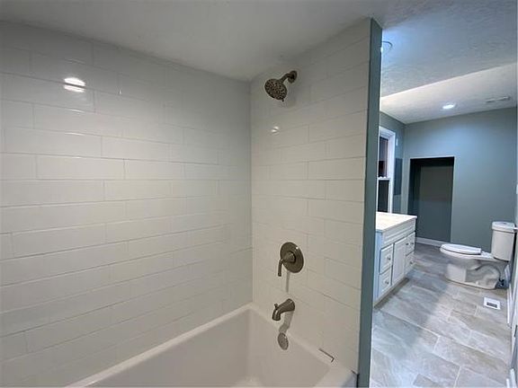 3rd image of 809 Central Ave