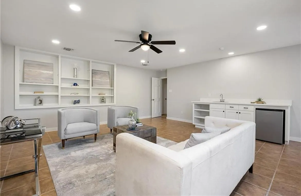 Building Photo - 1605 Flint Ct