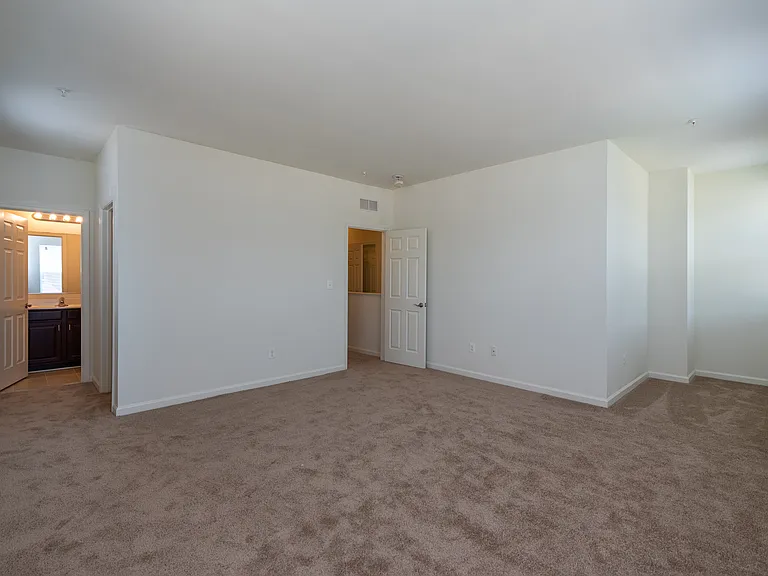 RiverWatch Apartments — Photo 11