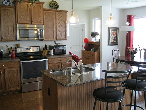 3rd image of 730 Whitetail Dr