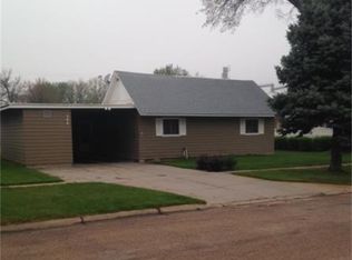 304 Oakland Ave, Elwood, NE 68937
