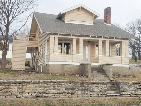 208 E Quincy St, Pleasant Hill, IL 62366