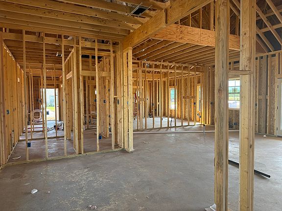 3rd image of 102 Nueces