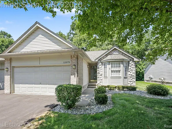 12075 Hickory W, Utica, MI 48315