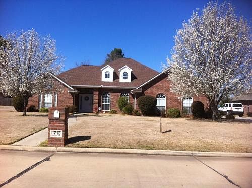 2nd image of 1713 Castle Oaks