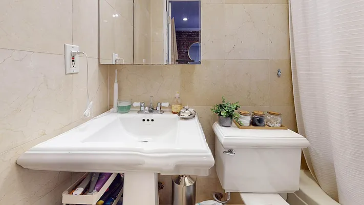 Rented by Bond New York | media 6