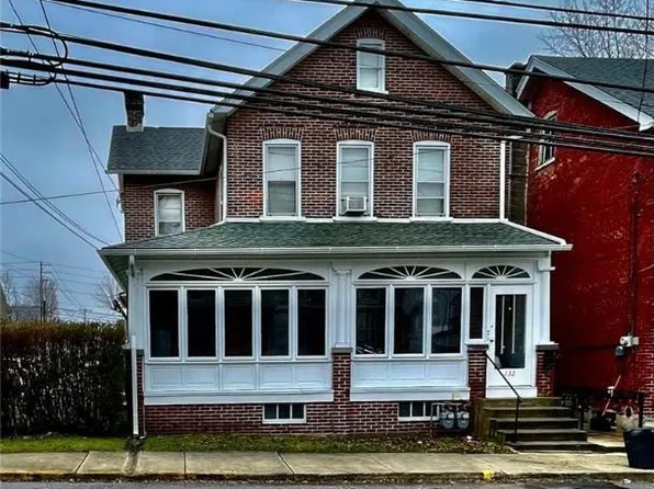 132 S 4th St, Emmaus, PA 18049