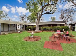 1013 E Hutchinson St, Beeville, TX 78102
