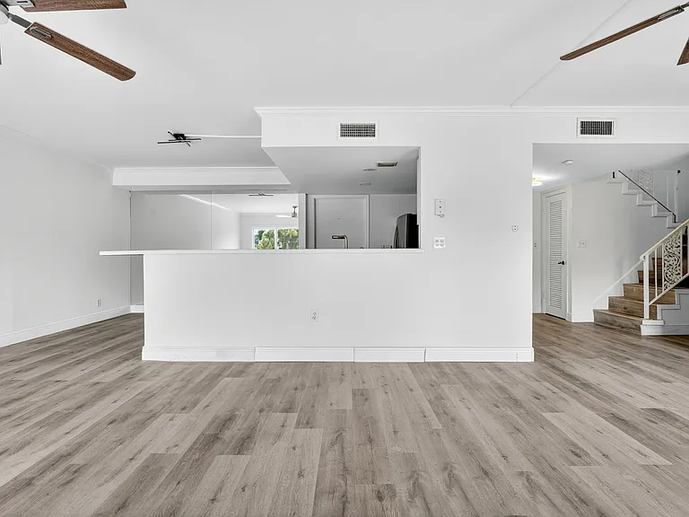 495 SE 8th St #242 — Photo 32