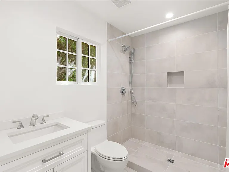 2316 Hill St — Photo 16