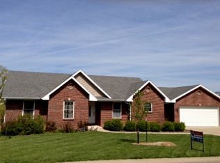 1192 Choctaw Ridge Dr, Holts Summit, MO 65043