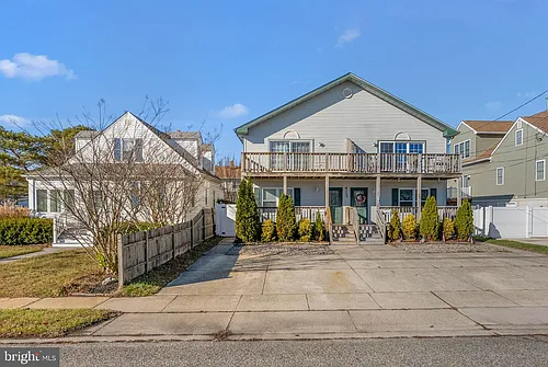 413 Beach Ave W #B Photo 1