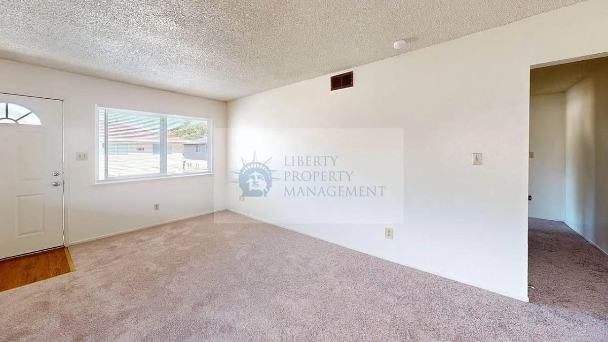 2 bed, 924 sqft, $1,550 — Photo 2