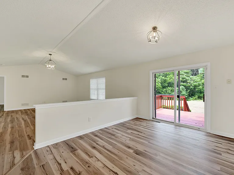 270 Oaknoll Ave — Photo 9