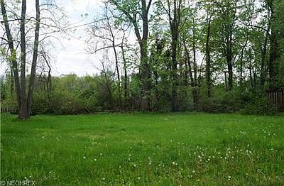 1st image of 10 Parkway Path