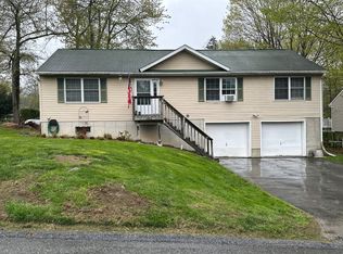 1406 Narraganset Rd, Mohegan Lake, NY 10547