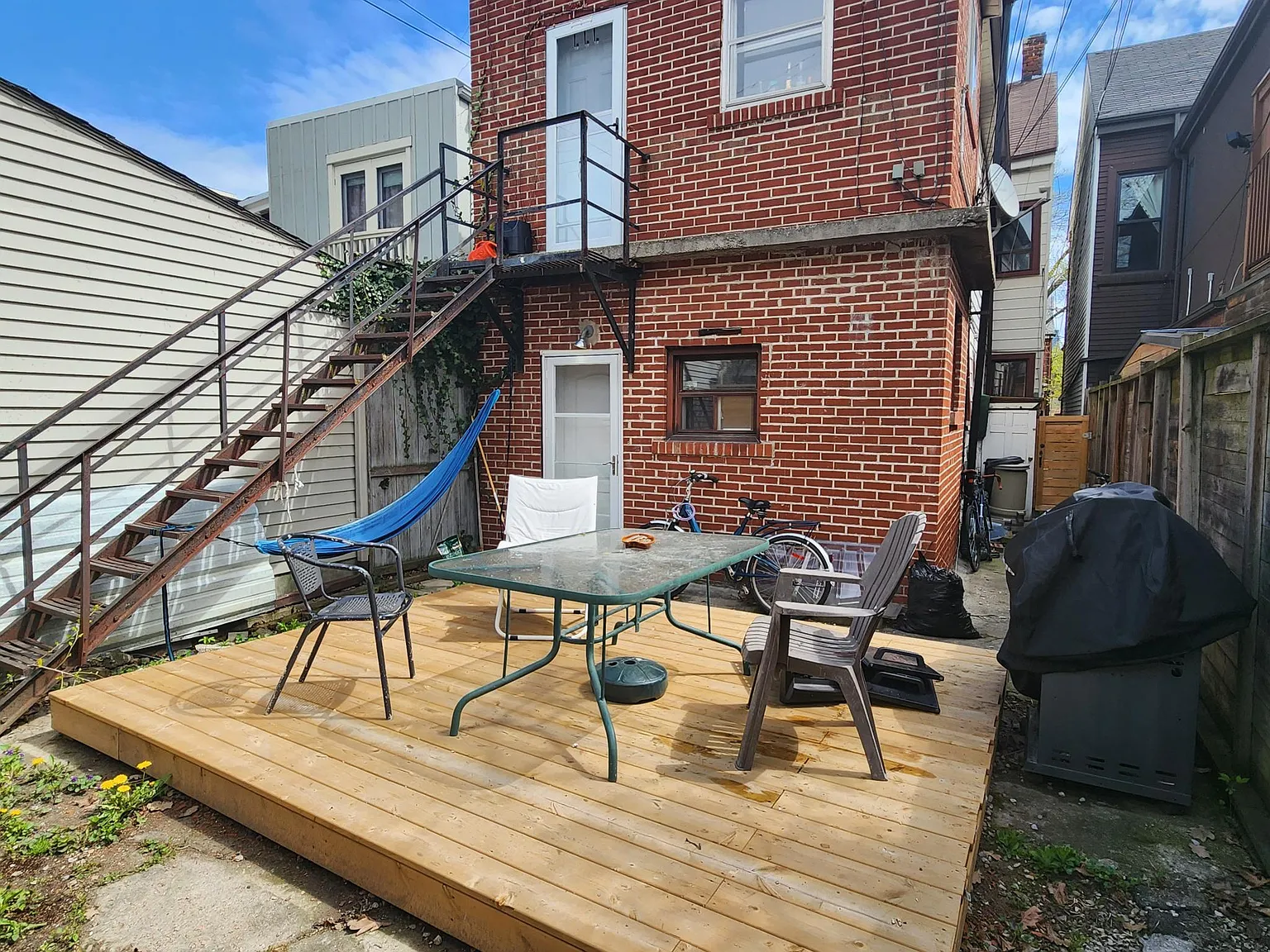 3 bed, 1100 sqft, $3,100 — Photo 2