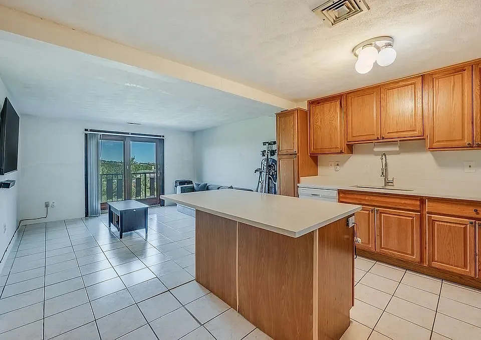 77 Bennington St #508