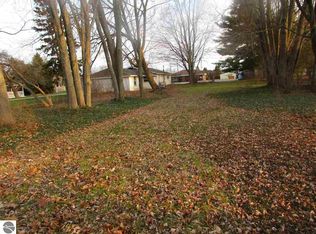 920 Leelanau Ave, Frankfort, MI 49635