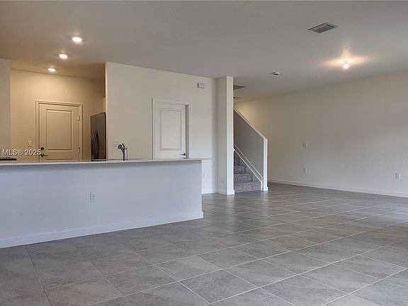 3rd image of 3016 Park Pl