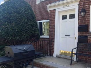 73-20 255th St #H-1, Glen Oaks, NY 11004