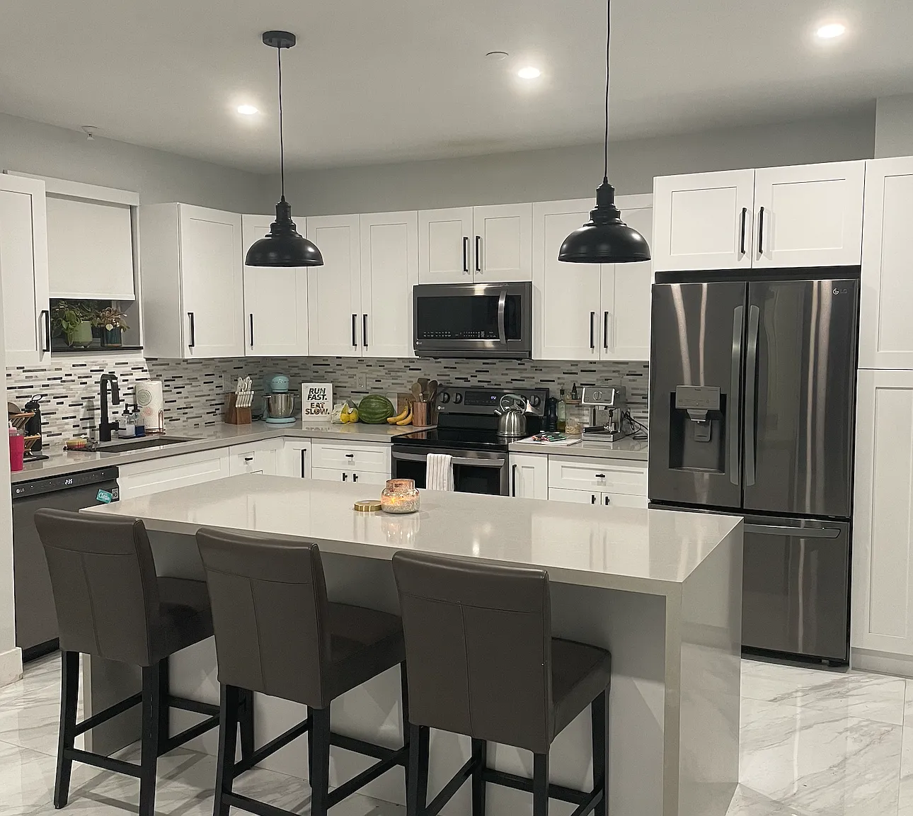 3 bed, 2.5 bath, 1977 sqft, $3,750 — Photo 1