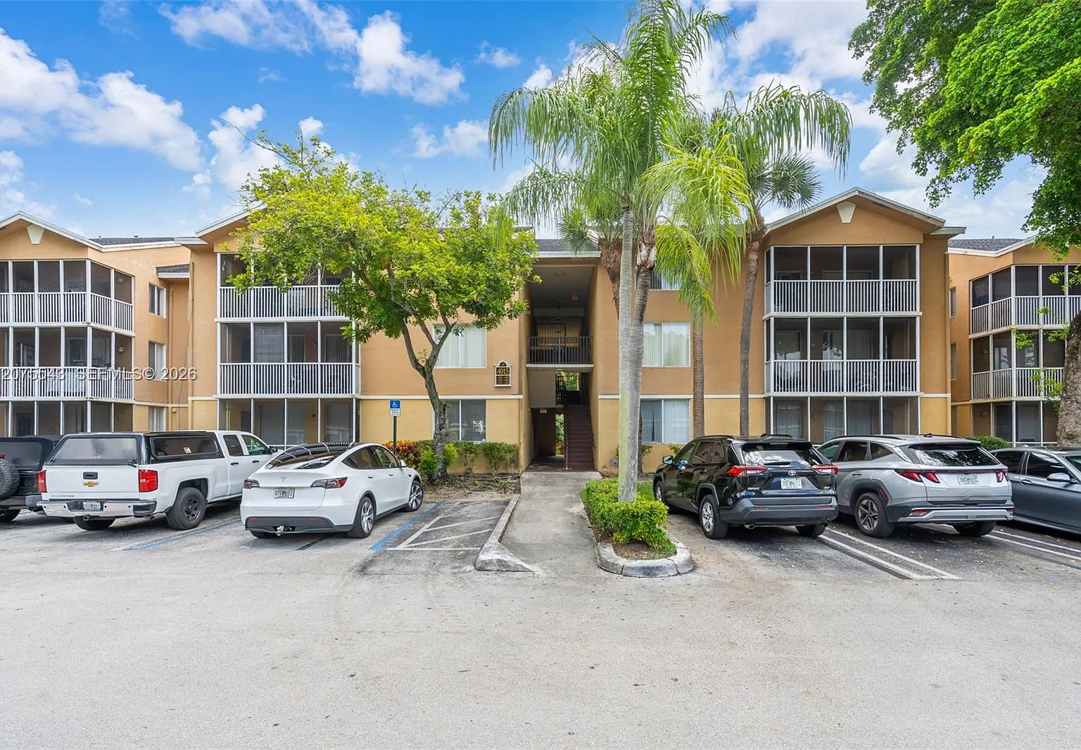 Windward Lakes Condo — Photo 1
