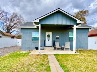 1308 Dawson St, Hearne, TX 77859