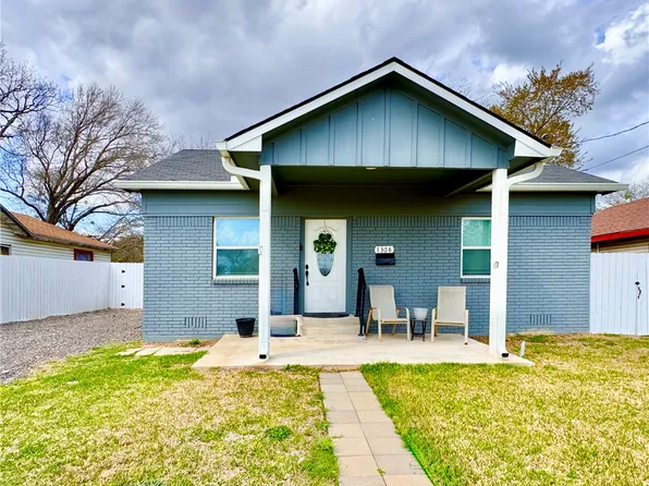 1308 Dawson St, Hearne, TX 77859
