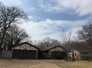 333 Shady Ln, Azle, TX 76020