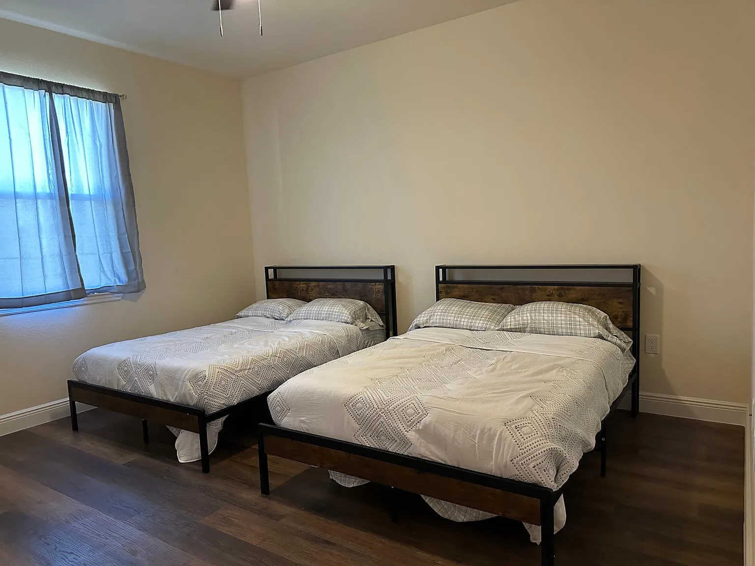 3 bed, 1256 sqft, $1,995 — Photo 2