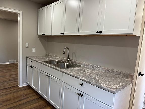 3rd image of 614 Cherry Ave