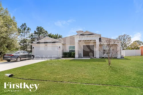 526 SW Dahled Ave Photo 1