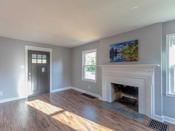 5th image of 2950 Dresden St