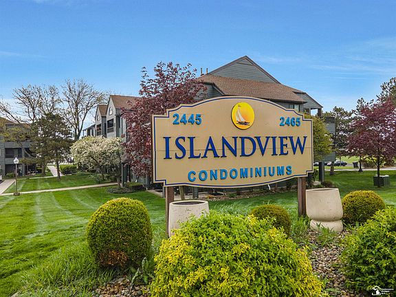 3rd image of 2465 Riverside Dr