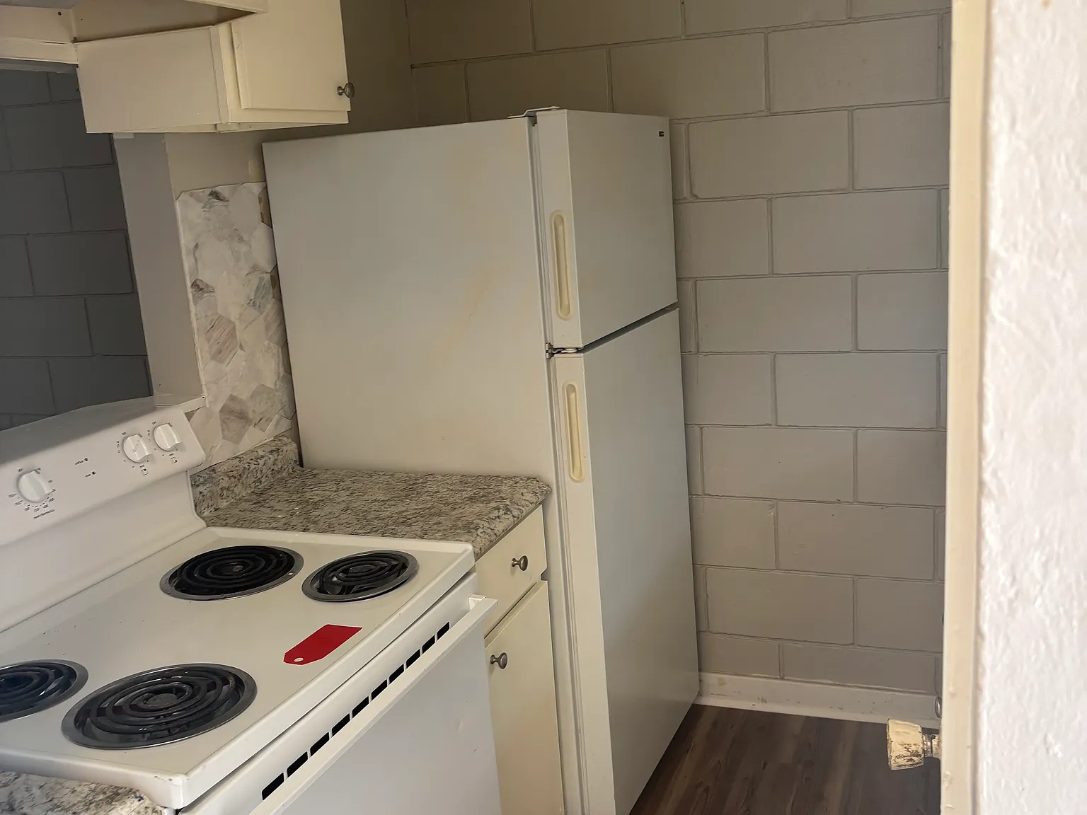 1007 E Holland Ave — Photo 3