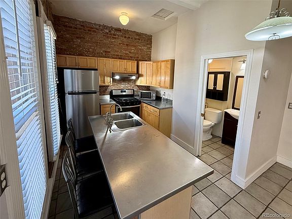 2nd image of 2431 Tremont Place