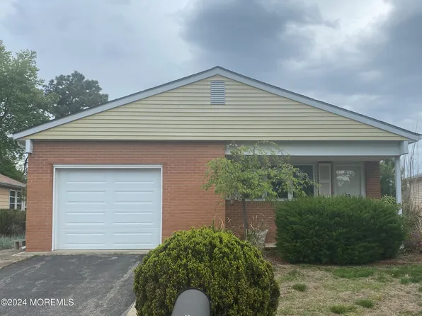 48 Rodhos St, Toms River, NJ 08757