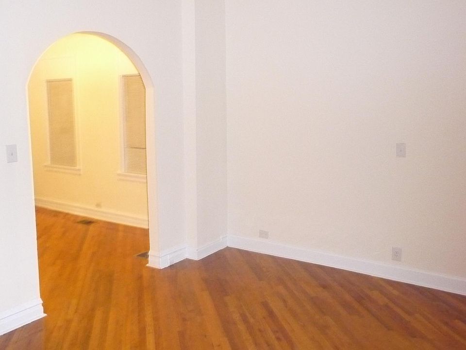 1st image of 2122 N Winchester Ave APT 1R