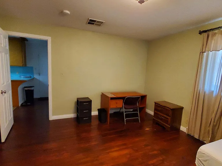 1106 W Churchill St #1 — Photo 12