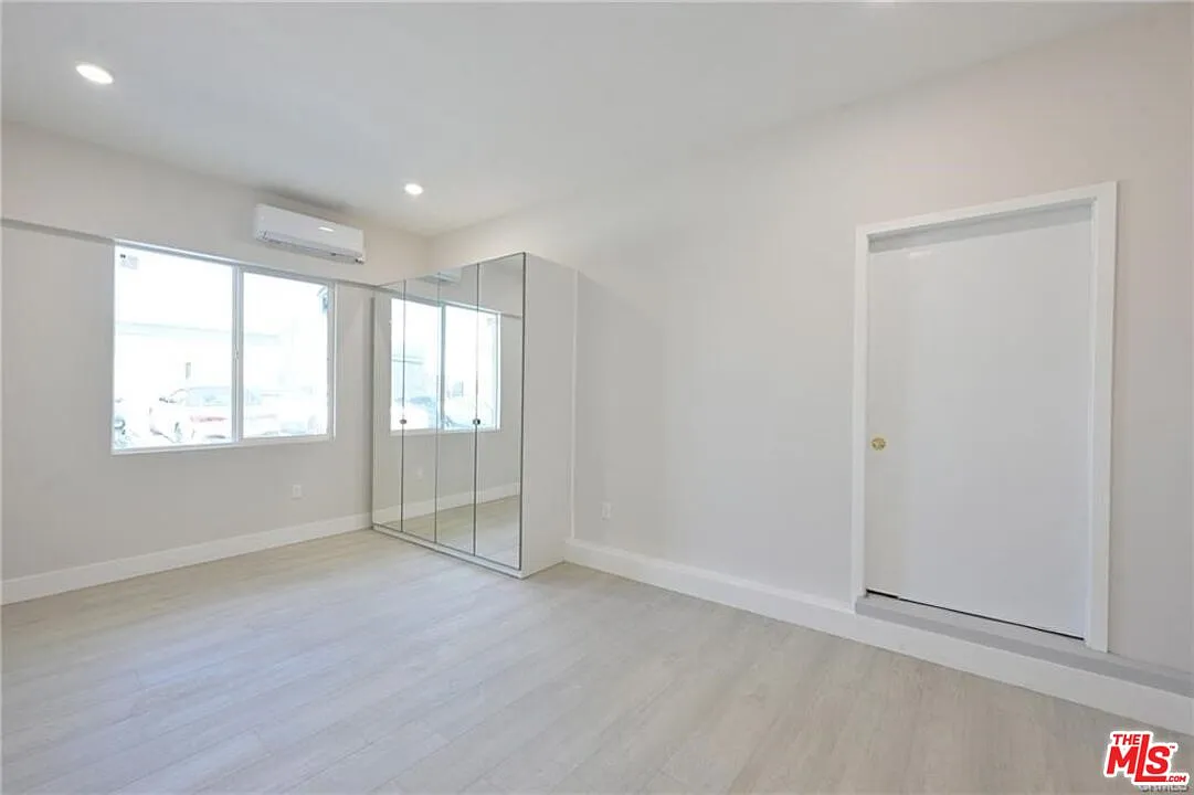 2 bed, 1.0 bath, 1250 sqft, $2,849 — Photo 2