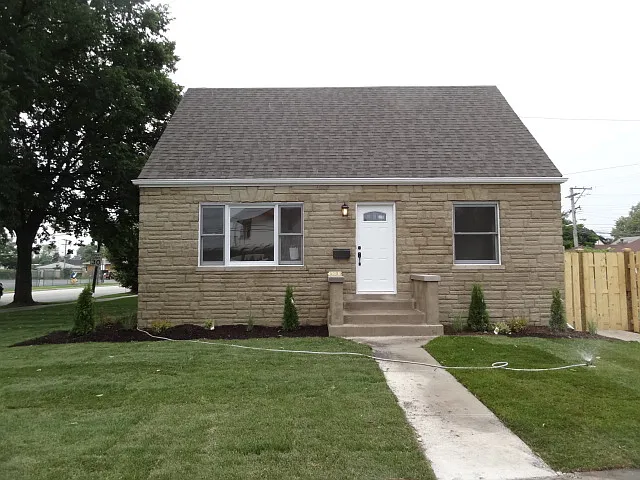 5201 N Canfield Ave photo 1