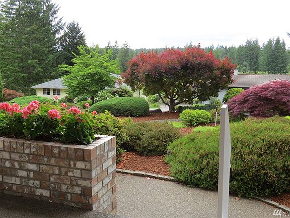 3rd image of 421 E Fairway Dr