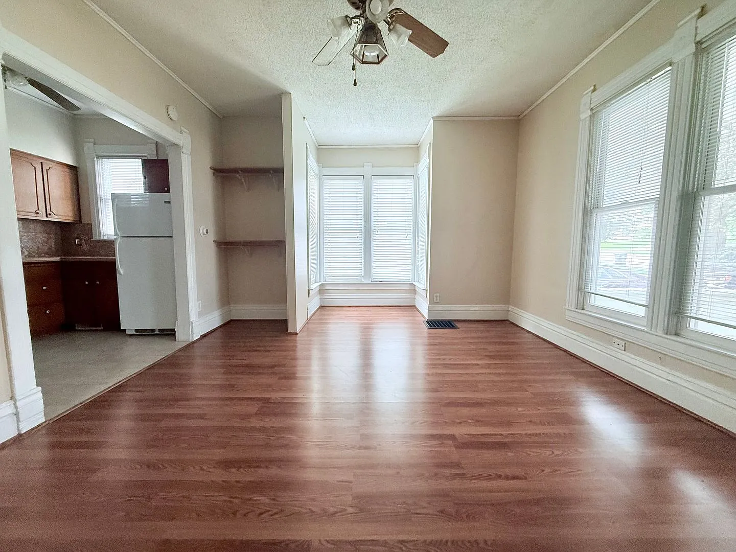 Apartment House near UNI — Photo 2