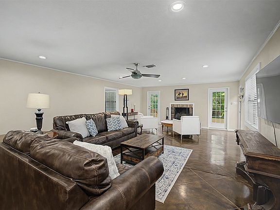 4th image of 3644 W Seminary Dr