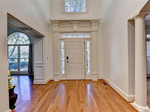 4th image of 4390 Laurel Grove Trce